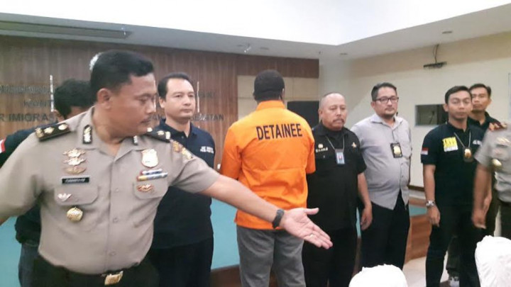 Produksi Uang Dolar Palsu, Warga Kamerun Dicokok