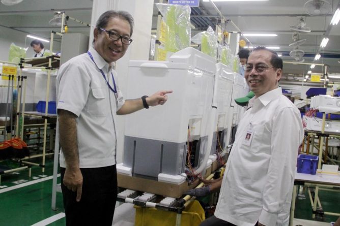 President Director of Panasonic Manufacturing Indonesia Ichigo Suganuma (left) (Photo: Antara Foto/hoPurba)