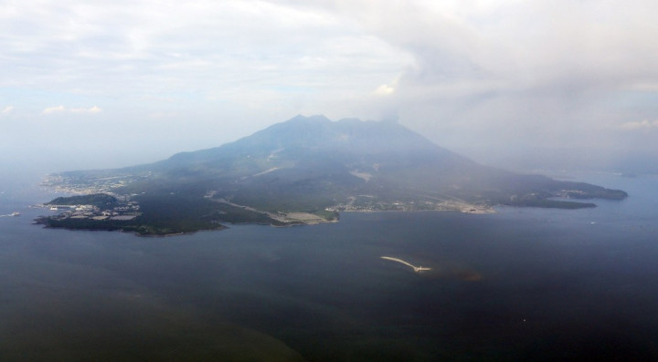 Gunung Api Sakurajima di Jepang Meletus