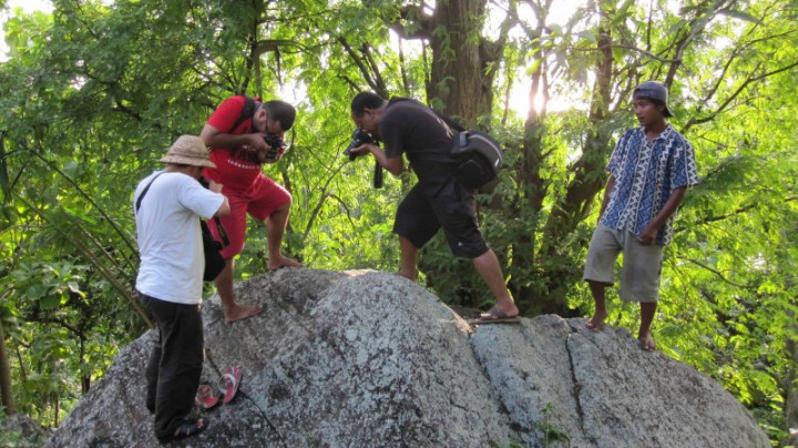 Gerombolan Pemburu Batu Sambangi Bali