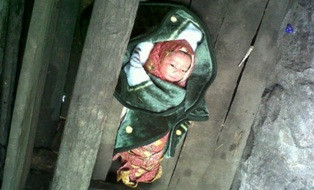 Bayi Ditelantarkan di Depan <i>Outlet</i> Tahu Sumedang