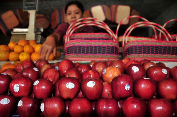 Jelang Galungan, Harga Apel Merah Melonjak