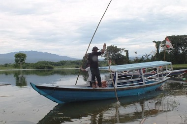 Petani Jatigede Beralih Profesi Jadi Tukang Perahu