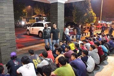 Penonton Balap Liar Dibekuk Polisi