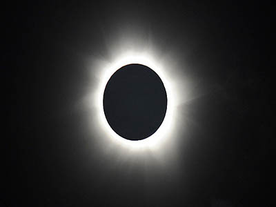 Kemenpar Sigap Promosikan Gerhana Matahari