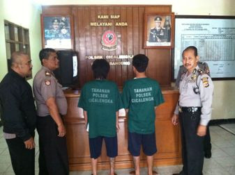 Anak dan Bapak Kompak Curi Motor