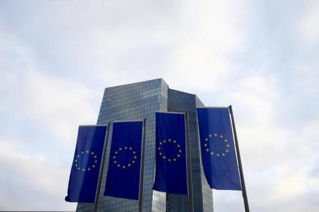 Bendera Uni Eropa di  European Central Bank (ECB) di Frankfurt, Jerman (Foto: Reuters)
