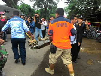 Pesawat Tempur Jatuh di Malang, Dua Warga Tewas 