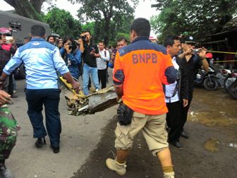 Pesawat Menukik 320 Knot dari Ketinggian 8.000 Kaki