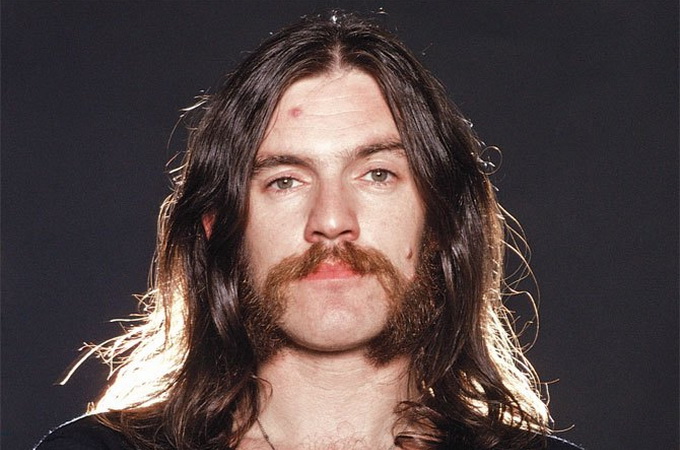 Patung Lemmy Kilmister Didirikan di Bar