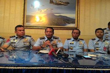 Moncong Pesawat Super Tucano Menancap ke Tanah  