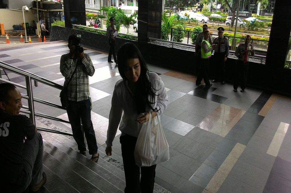 Velove saat datang ke KPK------MTVN/Azizah