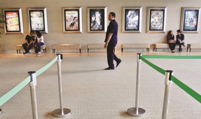 Filmmakers Support Foreign Investment in Movie Industry