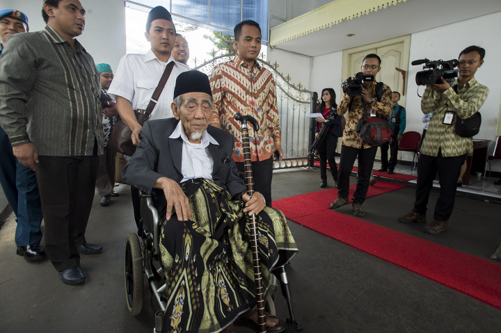 Mbah Moen Minta Jokowi Intervensi Konflik PPP