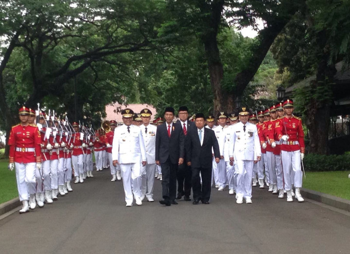 Gubernur Terpilih 'Diarak' Jokowi-JK ke Istana Negara 