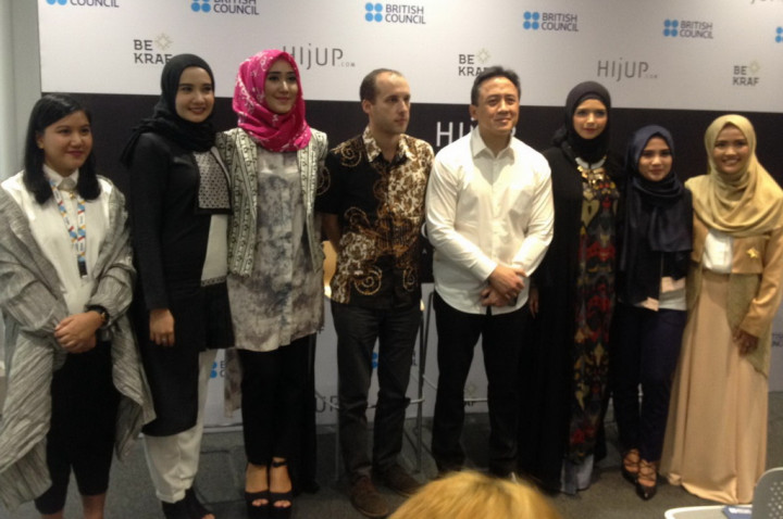 Lima Desainer Hijab Indonesia Tampil di London Fashion Week