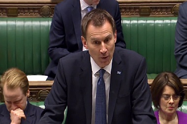 250 Ribu Orang Teken Petisi Kecam Menkes Inggris