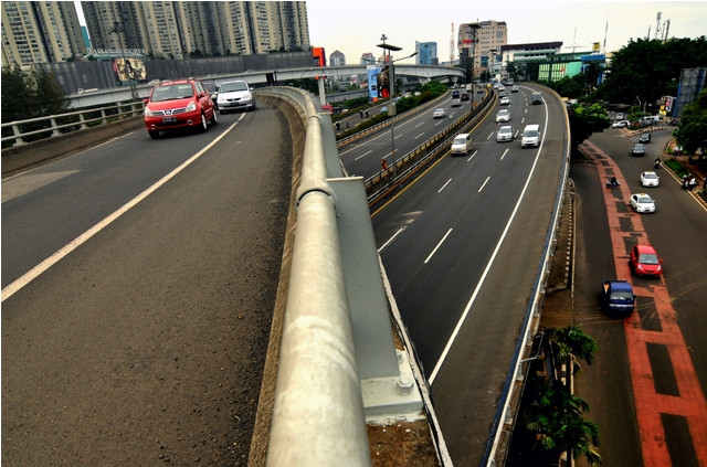 Ilustrasi tol dalam kota (Foto: Antara/Zabur Karuru)