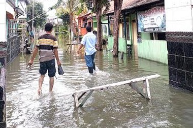 Pemerintah Diminta Tindak Pembangunan Pabrik tanpa Drainase