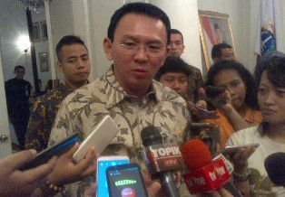 Ahok Tantang Razman Gugat Pemerintah