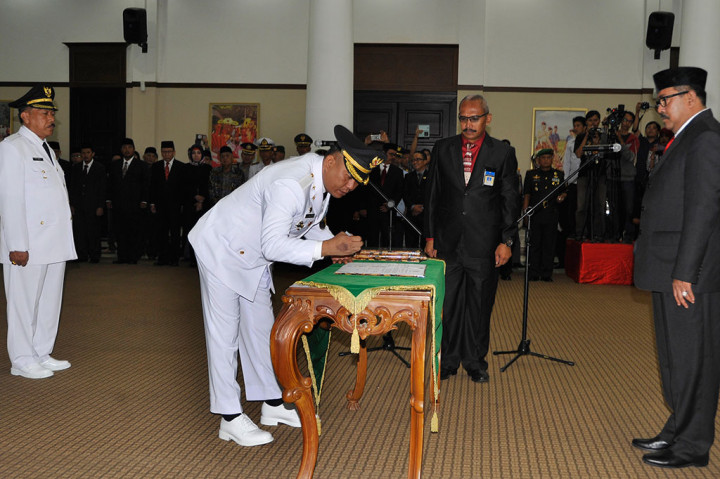 Rano Karno Lantik Wali Kota Cilegon dan Bupati Serang