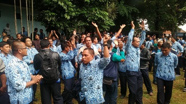 Pegawai Kepung Kantor, Pelayanan PDAM Bogor Tutup