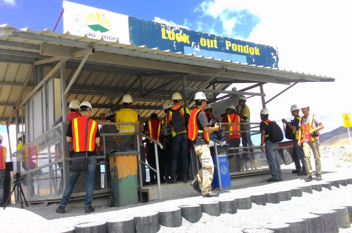 Serunya Menengok Lubang Tambang Batu Hijau