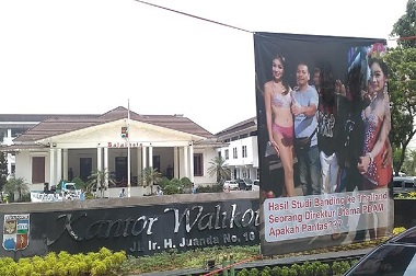 Foto Dirut PDAM Dipajang, Apakah Pantas?