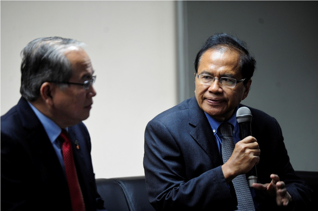 Menko Kemaritiman Rizal Ramli (kanan) (ANTARA FOTO/Wahyu Putro A)