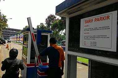 Tarif Parkir GBK Mencekik 
