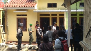 Istri Tersangka Bom Thamrin ke Bogor Ambil Barang Pribadi