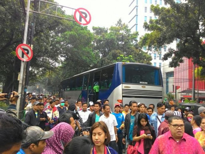 Balita Hingga Lansia Warga Kalijodo Ikut Demo di DPRD DKI