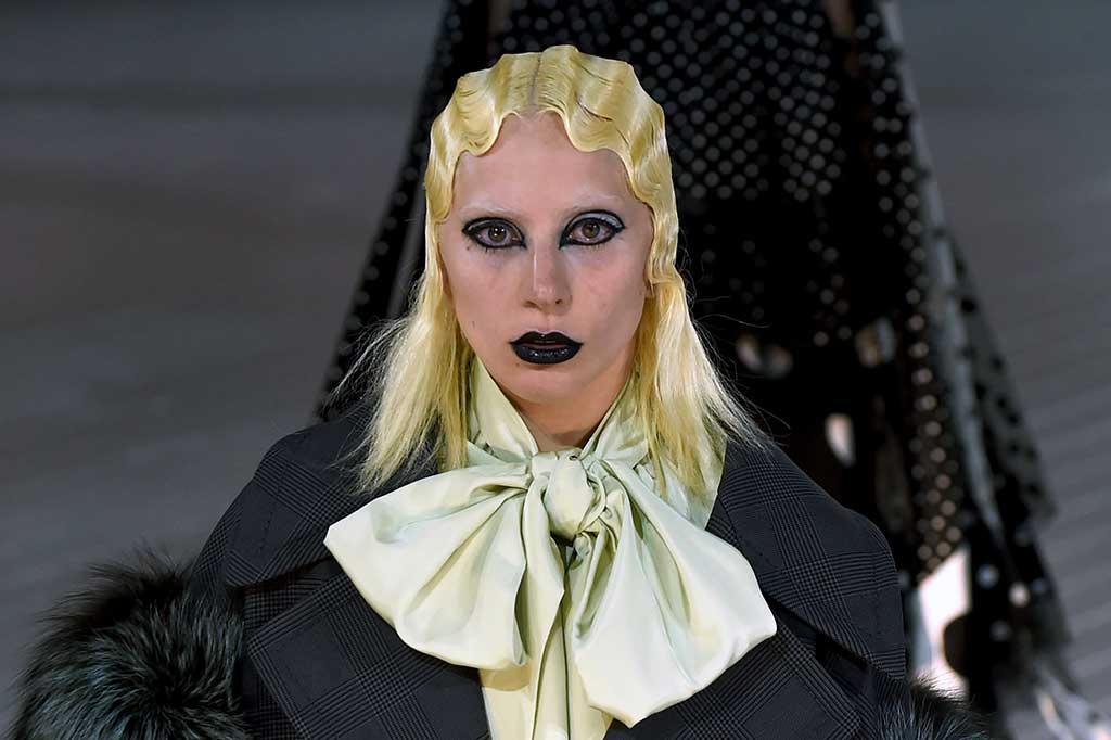 Lady Gaga Melenggang di New York Fashion Week