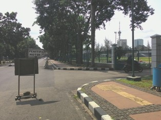 Preman GBK Ikut-ikutan Kutip Ongkos Parkir