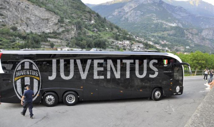 Bus Pemain Juventus Diserang Ultras Bologna