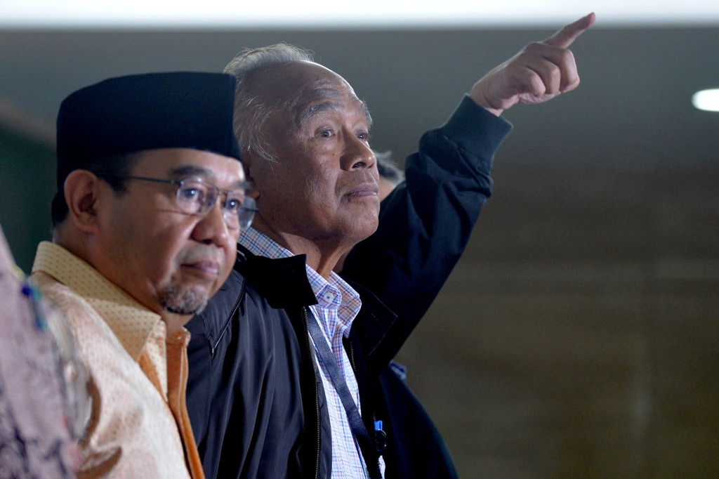 Ketua BPK RI Harry Azhar Azis (kiri). (ANTARA FOTO/Puspa Perwitasari)