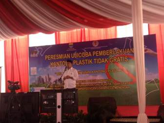 Ridwan Kamil: Warga yang Keren Tidak Bawa Plastik
