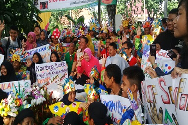 Menteri Siti Puji Risma di Hari Sampah Nasional
