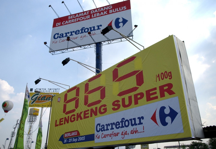 Carrefour Berlakukan Plastik Berbayar untuk Konsumen 