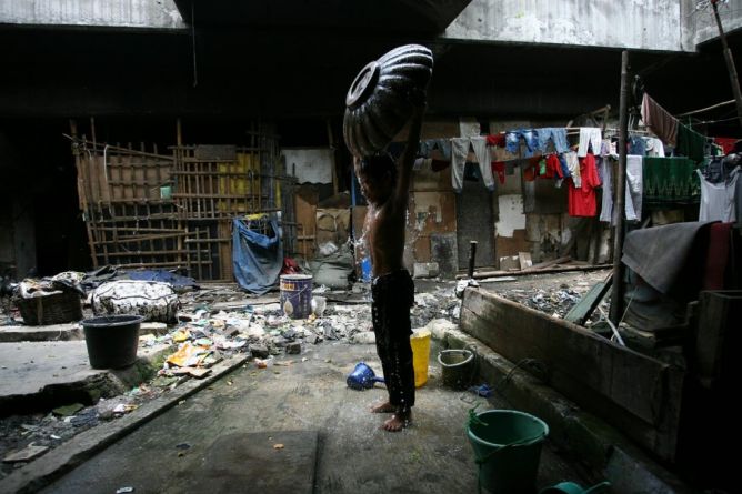 Uang dari Kantong Plastik untuk Pupus Kemiskinan