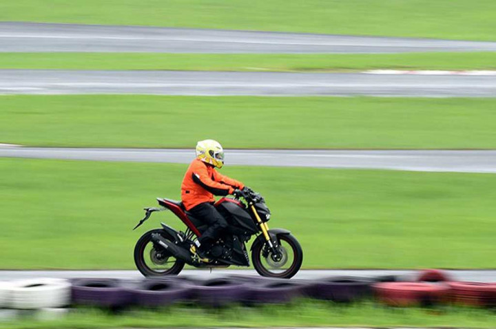 Uji Kelincahan Yamaha Xabre di Jalanan Perkotaan