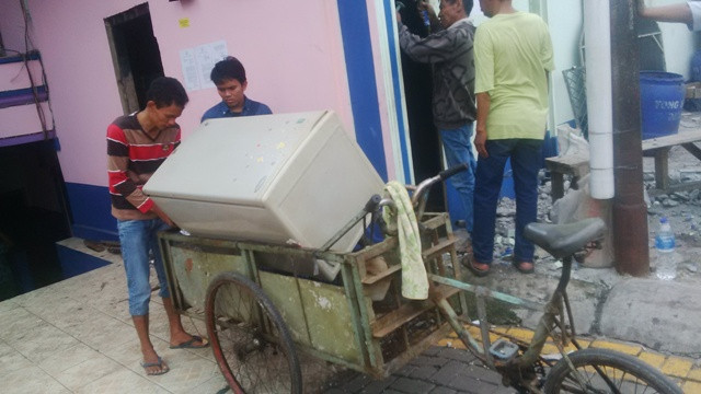 Tuakn loak mengais rezeki di Kalijodo. (Foto: MTVN/Wanda Indana)