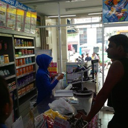 Di Medan, Ada Minimarket yang Gratiskan Kantong Plastik