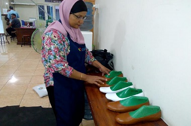 Sepatu Pengrajin Dolly Dipromosikan di Kalangan Pejabat Surabaya