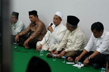 Berdebat dengan MUI, 'Penerima Wahyu' Tantang Panggil Ahli Gaib