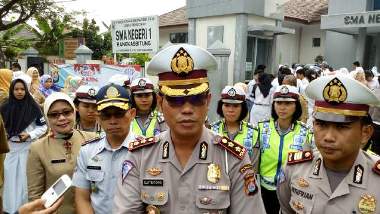 Polisi Sosialisasi Safety Riding di SMAN 1 Rangkasbitung