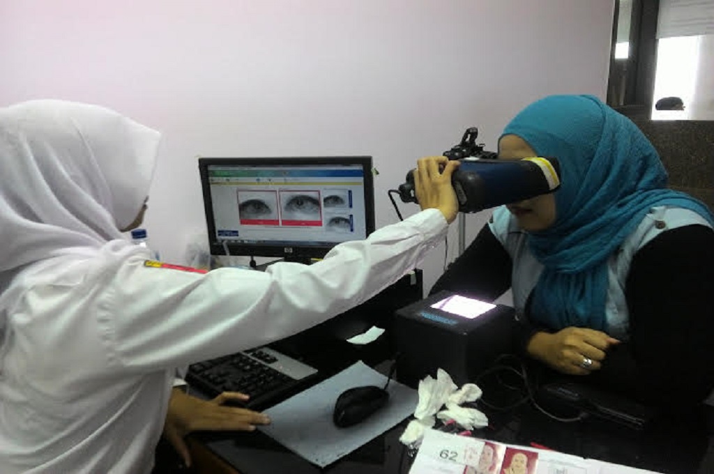 Proses perekaman untuk membuat E-KTP di Disdukcapil Kota Malang, MTVN - Miski