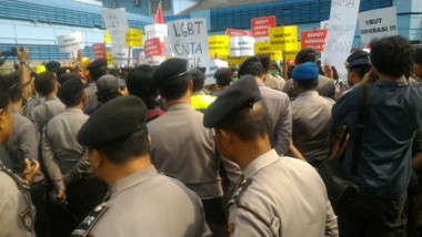 Massa Pro dan Kontra LGBT Nyaris Bertemu di Tugu Yogya