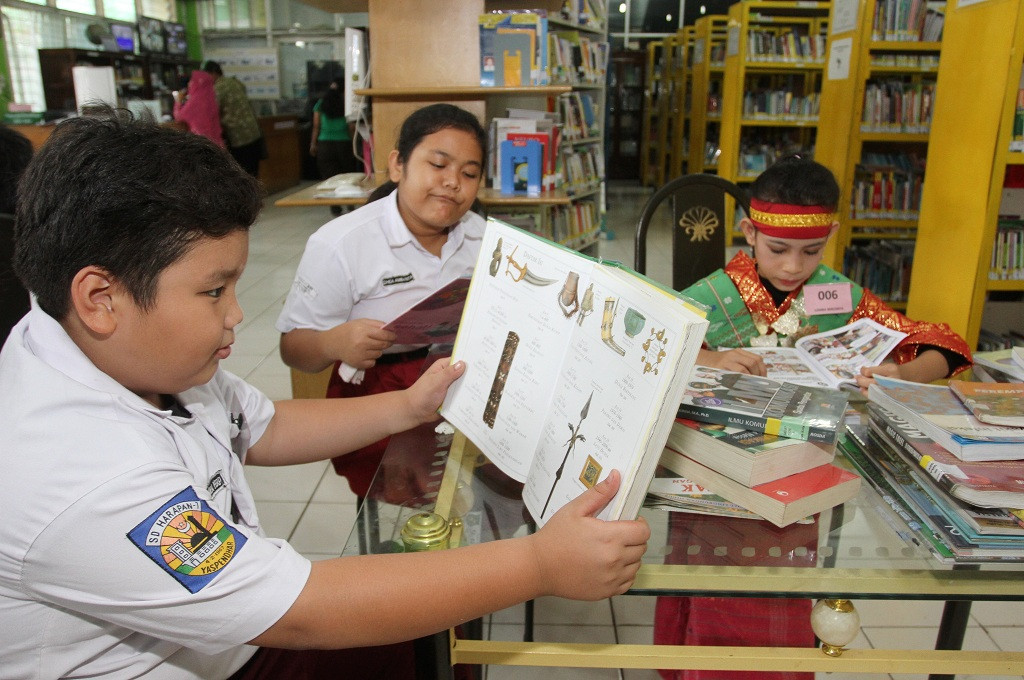 Sejumlah siswa SD yang nantinya harus mengantongi kartu identitas anak (KIA) - Antara - Irsan Mulyadi