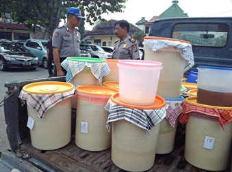 Dua Orang di Percut Sei Tuan Tewas Usai Tenggak Miras Oplosan